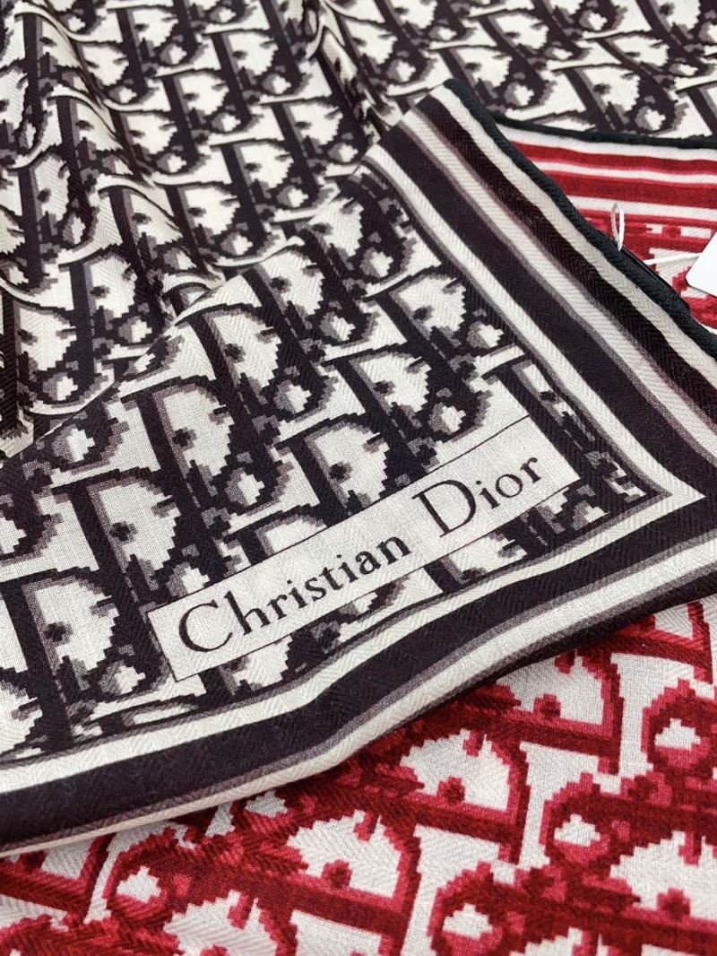 CHRISTIAN DIOR